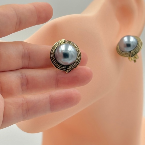 ⚜️ Elegant Silver Clip-on Earrings With Grey Pearl 💫 - Picture 7 of 7